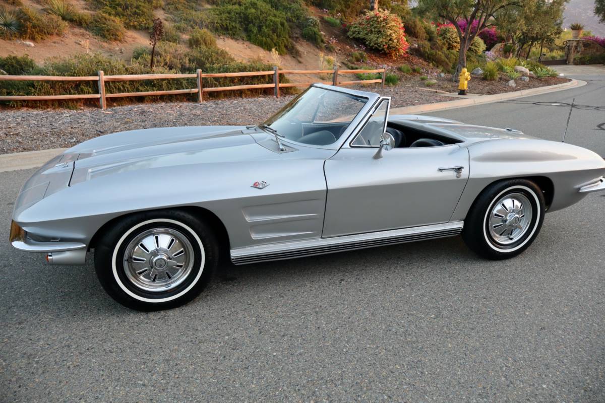 Chevrolet-corvette-convertible-1964-28