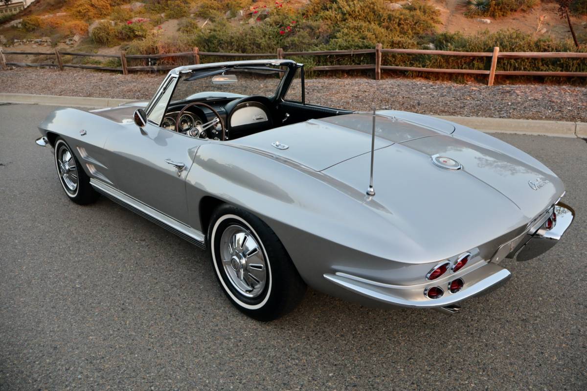 Chevrolet-corvette-convertible-1964-37