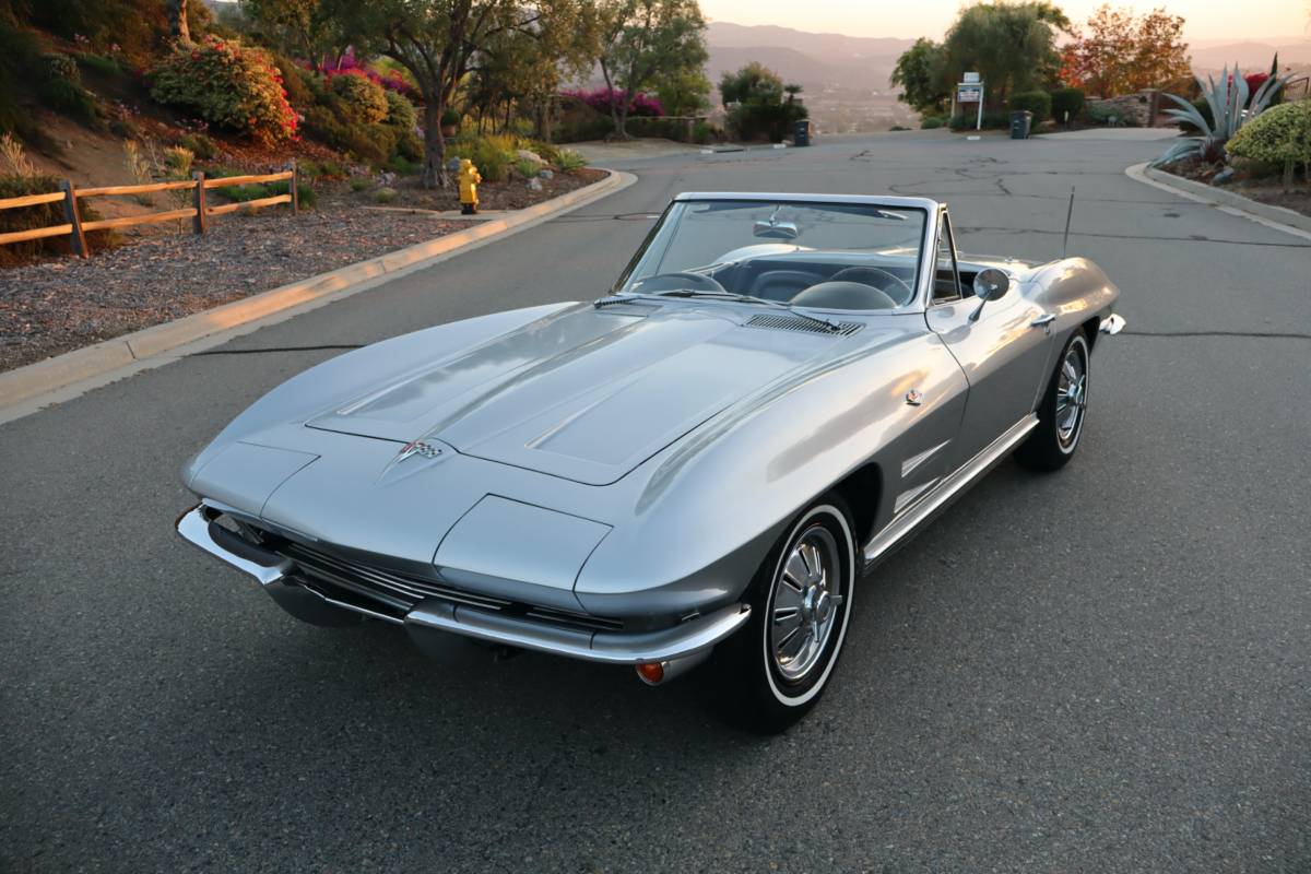 Chevrolet-corvette-convertible-1964