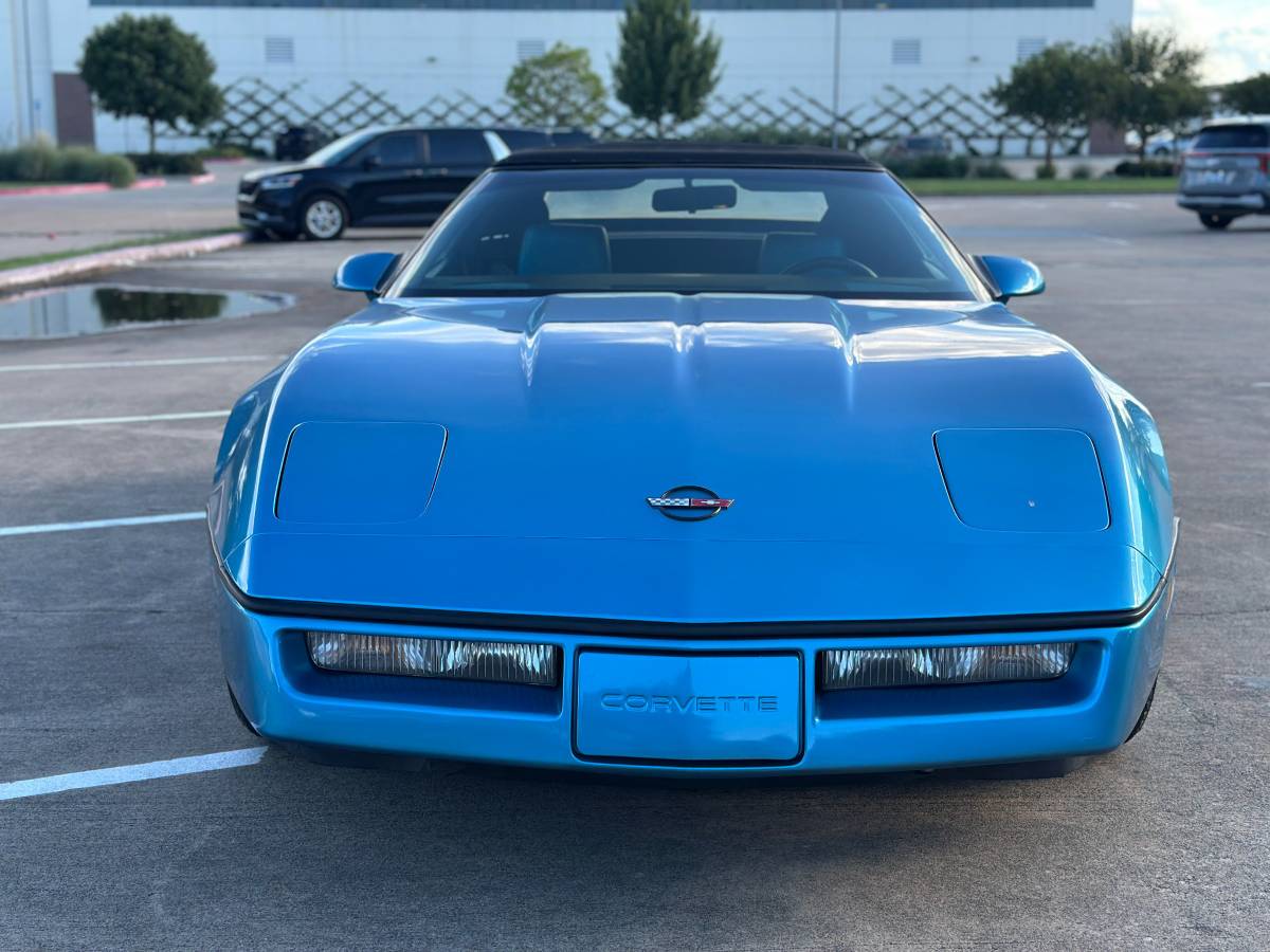 Chevrolet-corvette-convertible-1987-1
