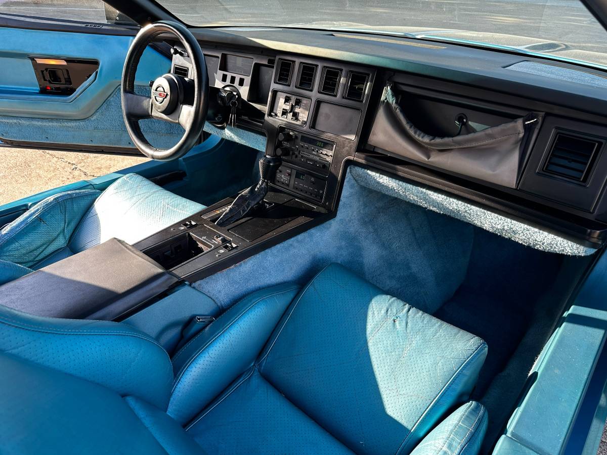 Chevrolet-corvette-convertible-1987-15