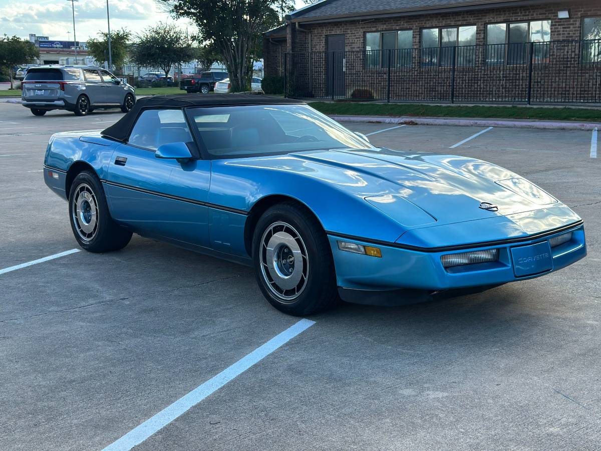 Chevrolet-corvette-convertible-1987-2