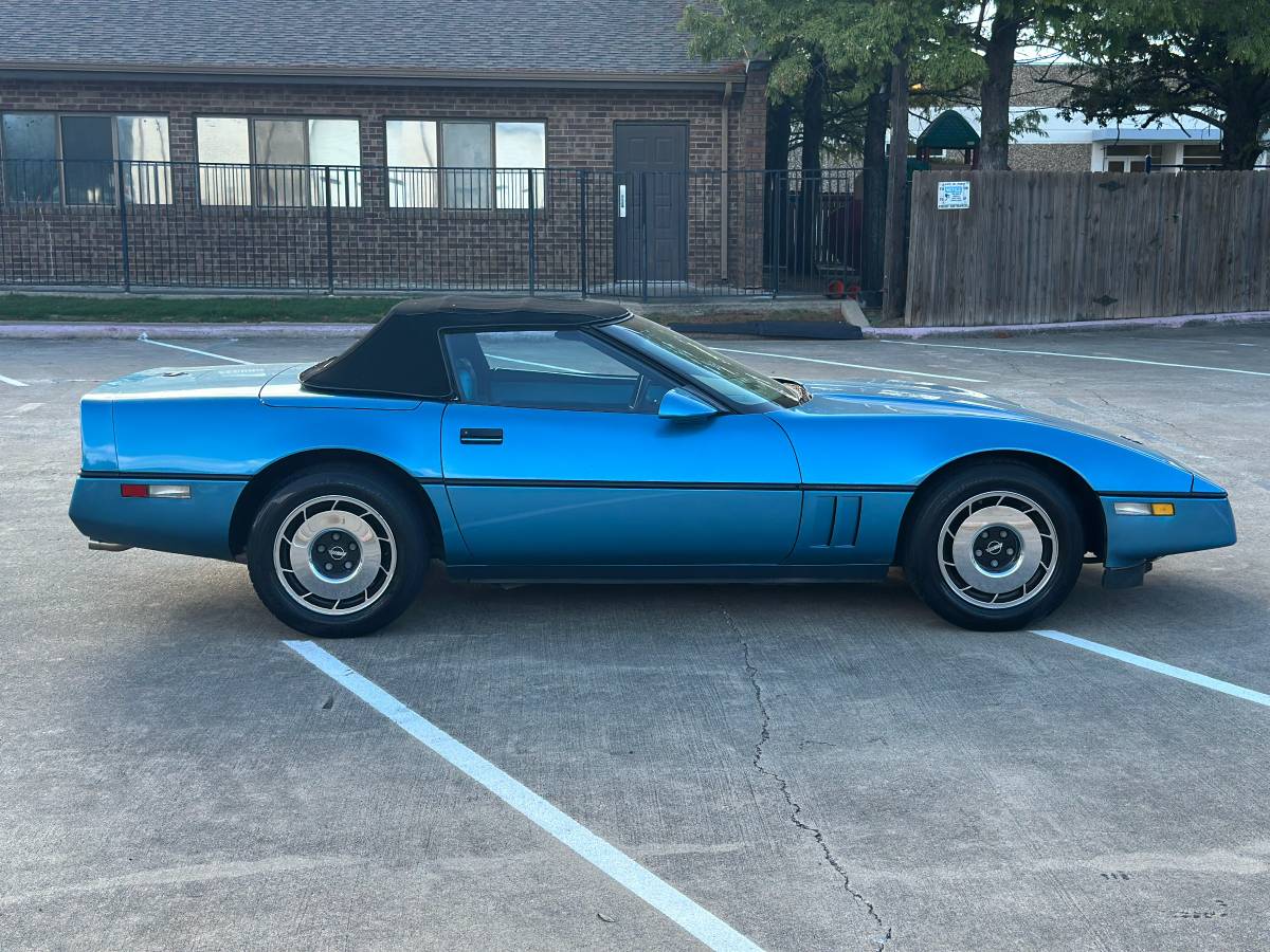 Chevrolet-corvette-convertible-1987-3