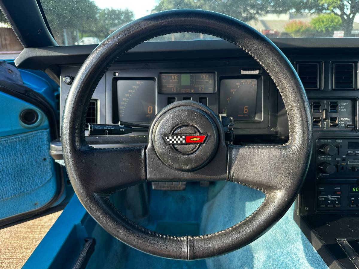 Chevrolet-corvette-convertible-1987-9