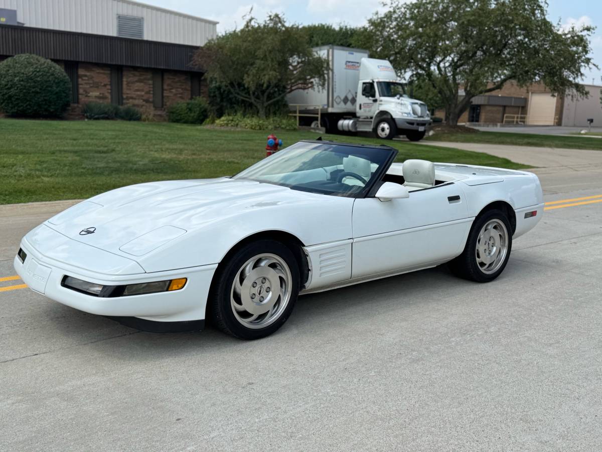 Chevrolet-corvette-convertible-1993-white-1