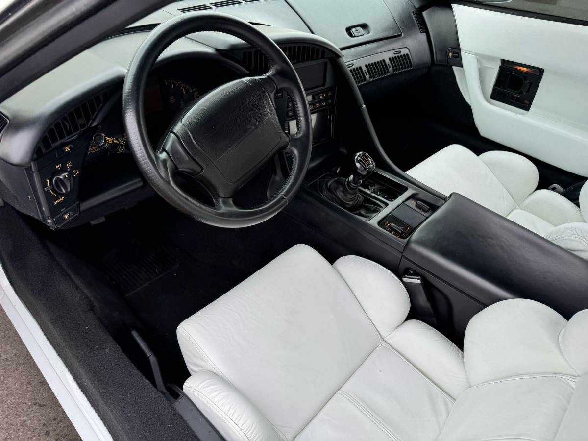 Chevrolet-corvette-convertible-1993-white-13