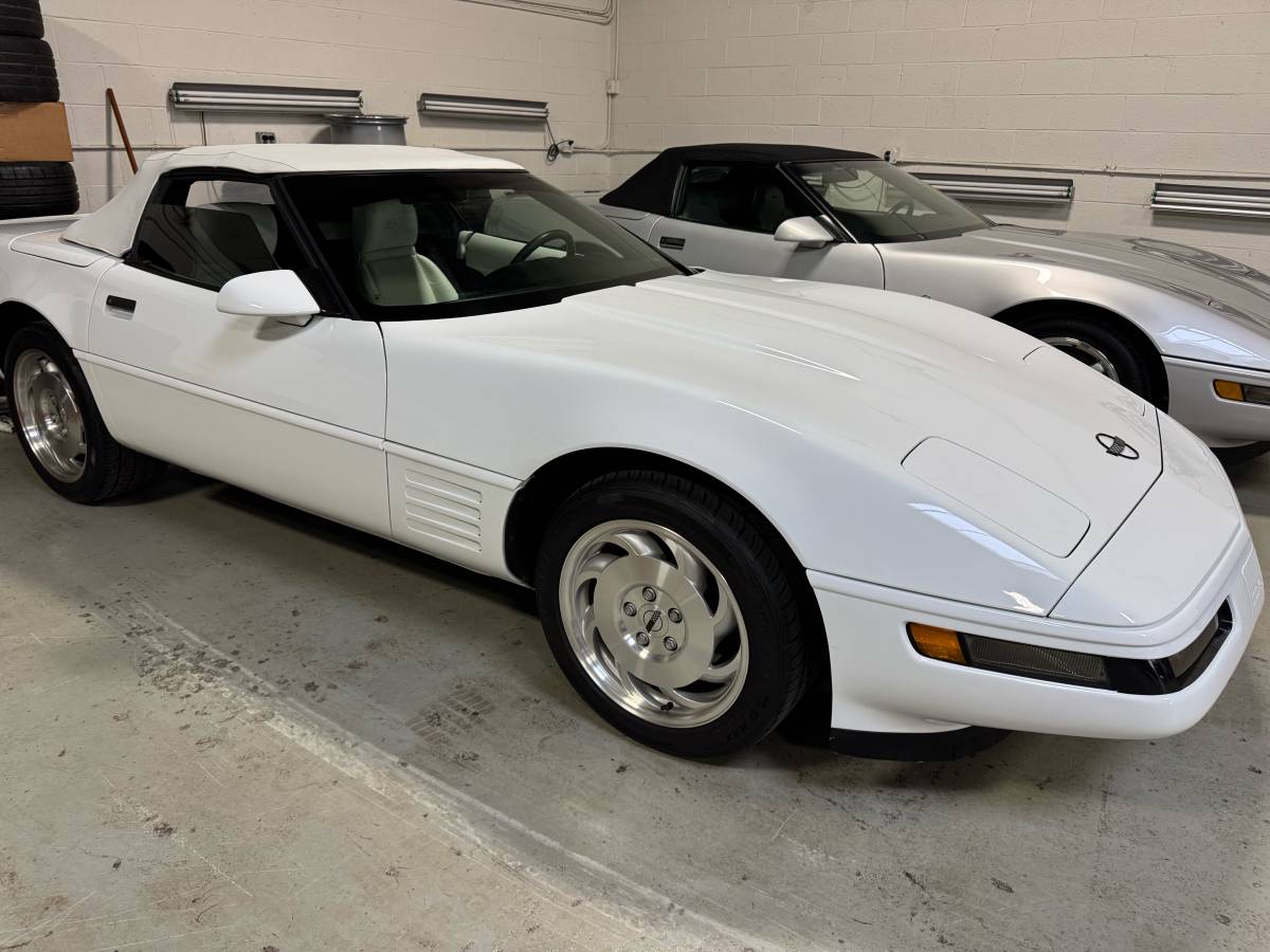 Chevrolet-corvette-convertible-1993-white-16