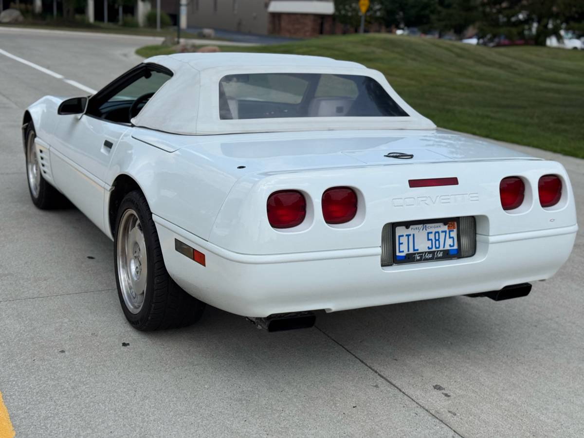 Chevrolet-corvette-convertible-1993-white-2