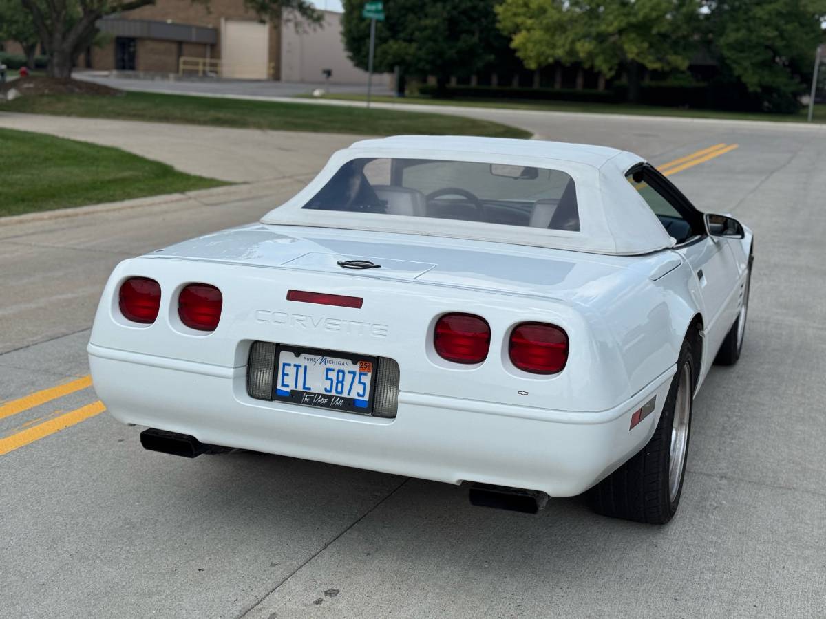 Chevrolet-corvette-convertible-1993-white-3