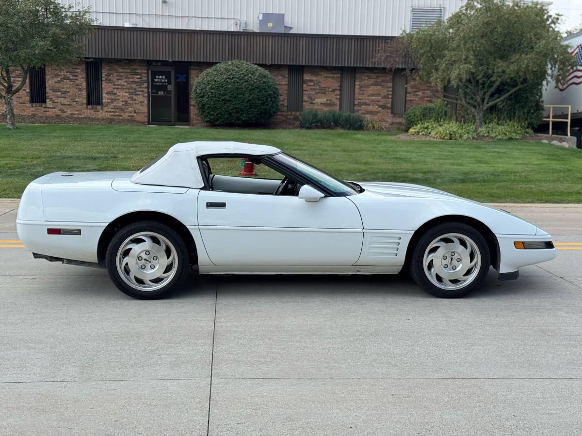 Chevrolet-corvette-convertible-1993-white-4
