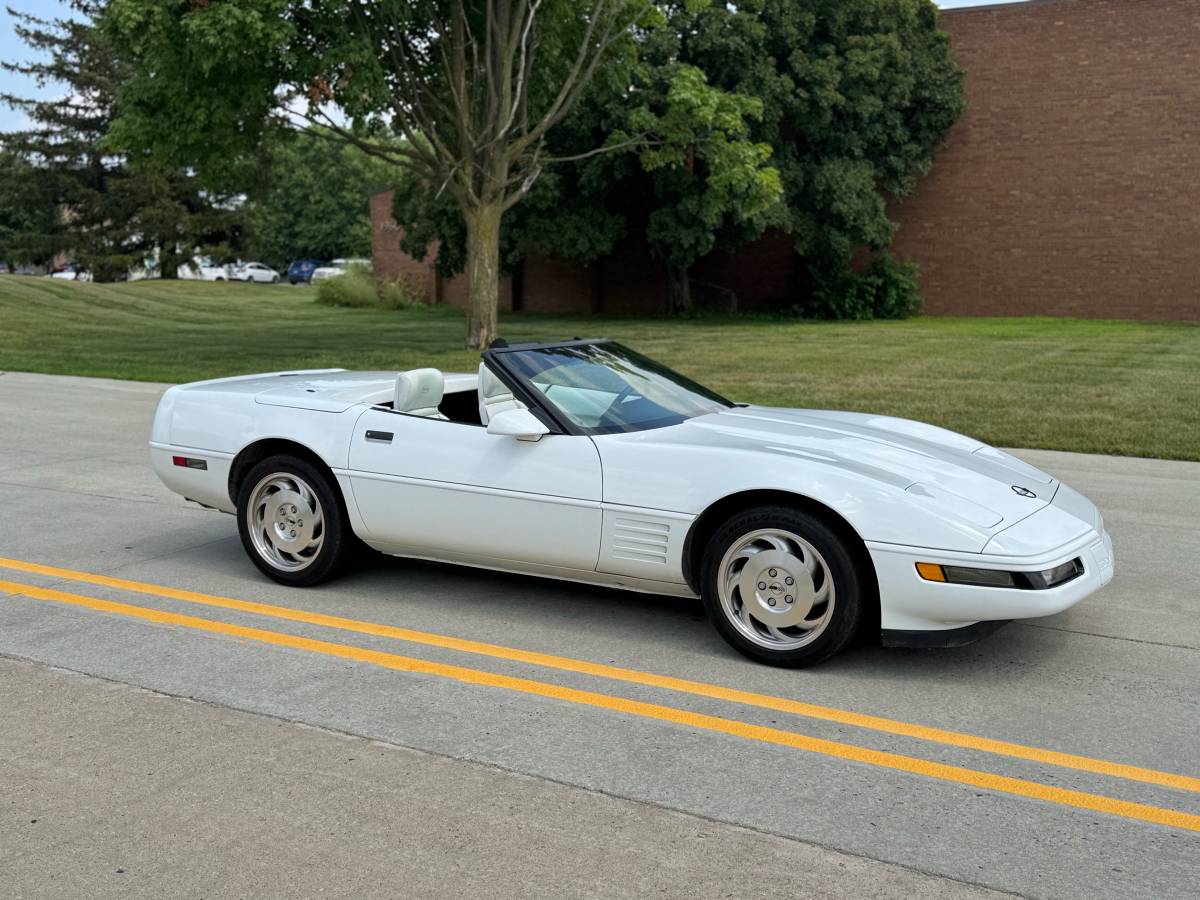 Chevrolet-corvette-convertible-1993-white-5