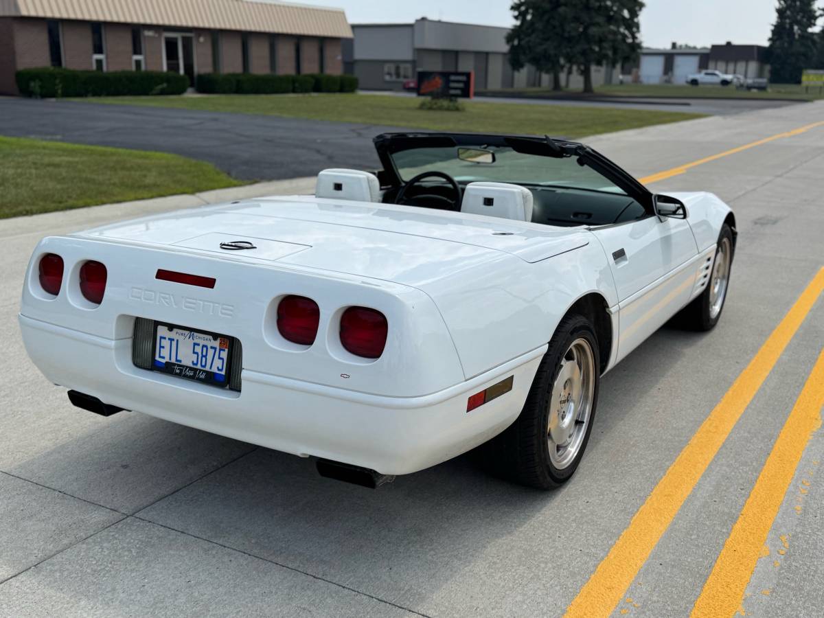Chevrolet-corvette-convertible-1993-white-6