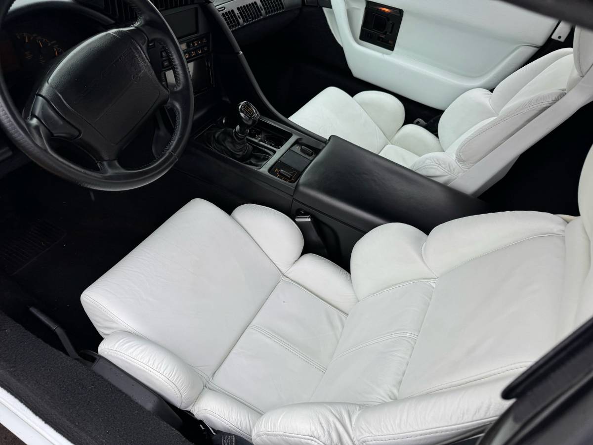 Chevrolet-corvette-convertible-1993-white-9