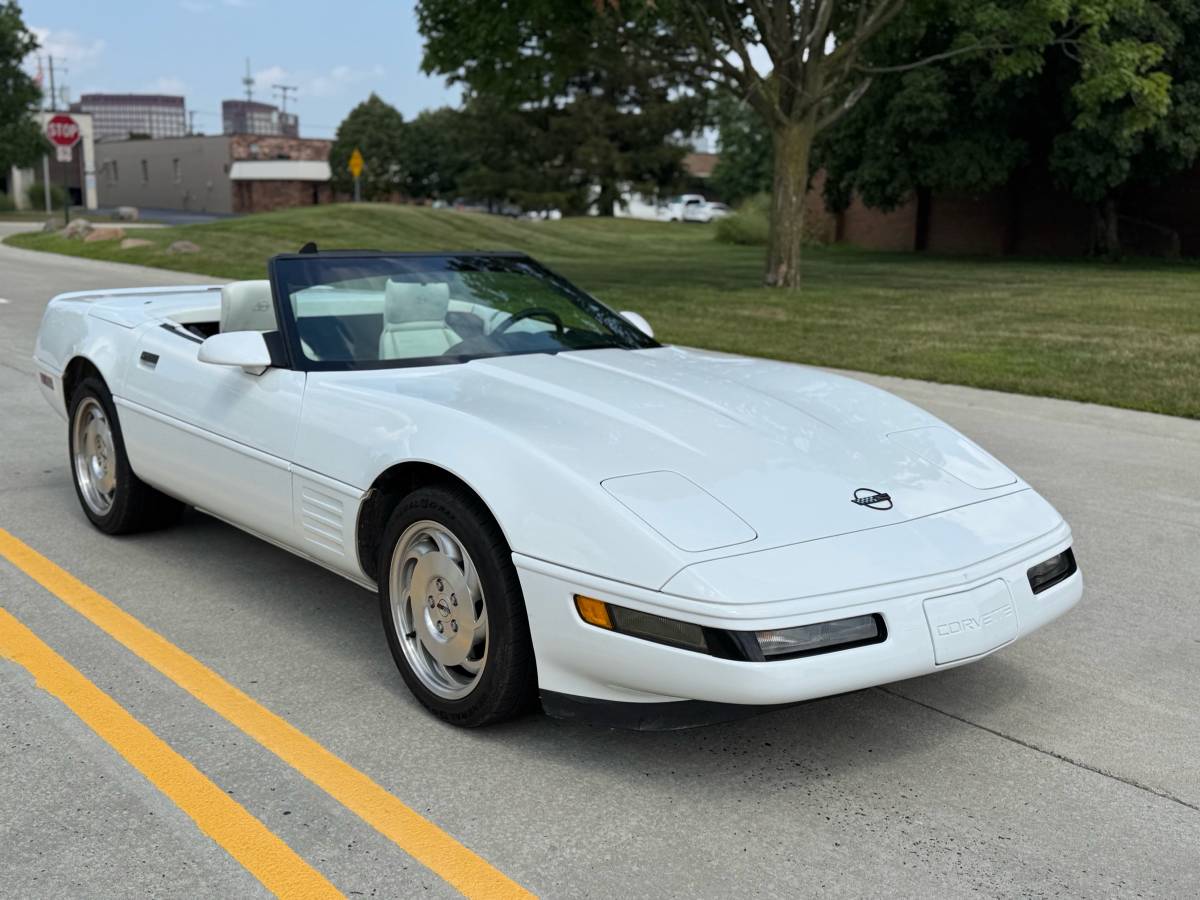 Chevrolet-corvette-convertible-1993-white