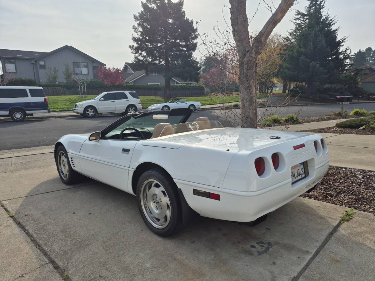 Chevrolet-corvette-convertible-1995-white-1