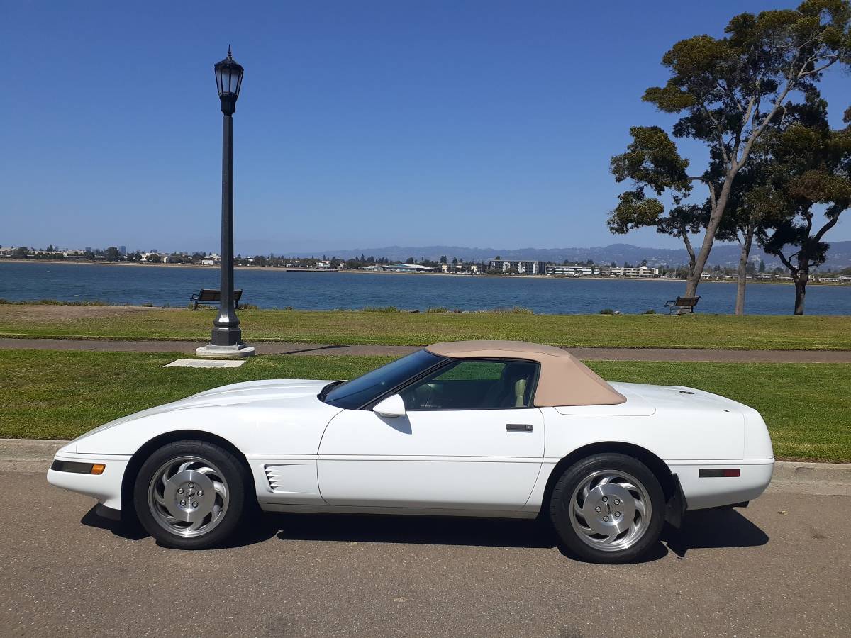 Chevrolet-corvette-convertible-1995-white-10