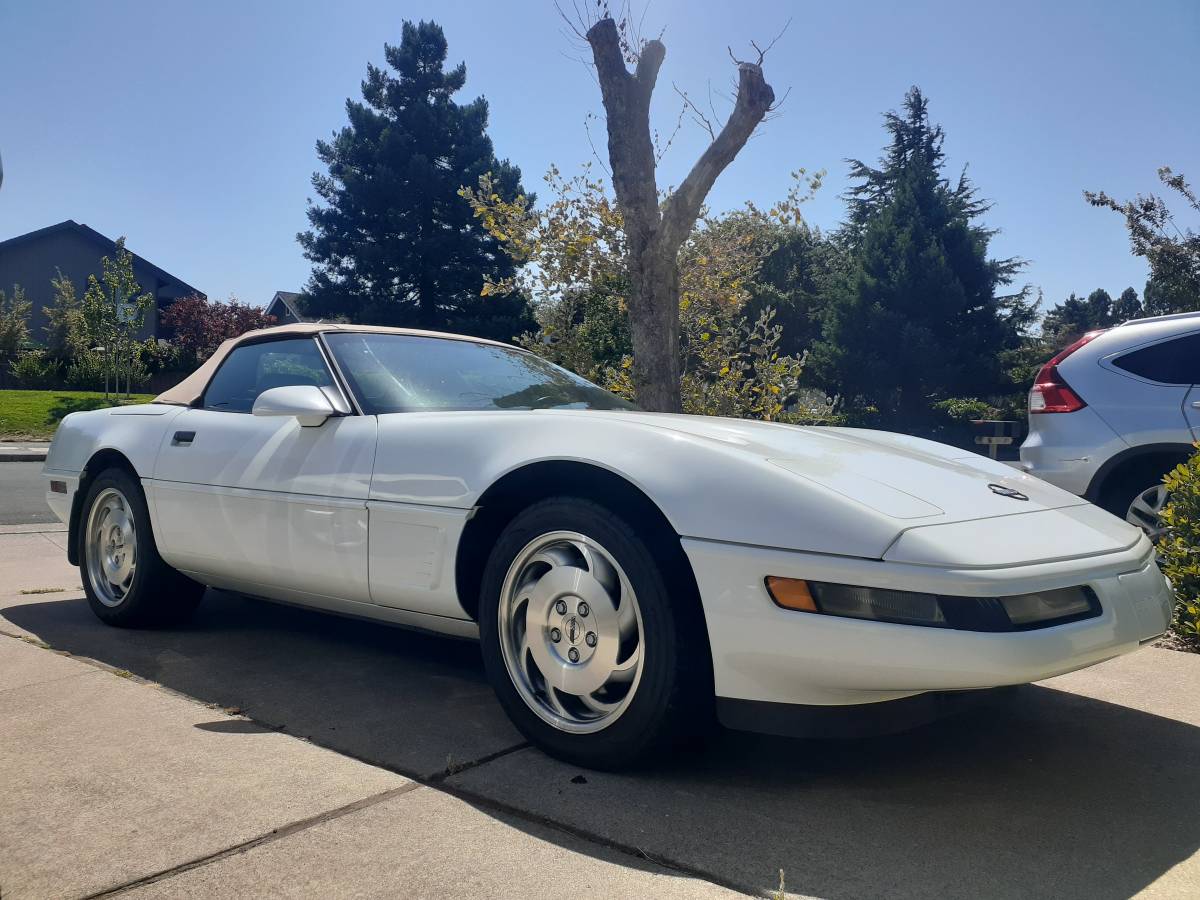 Chevrolet-corvette-convertible-1995-white-2
