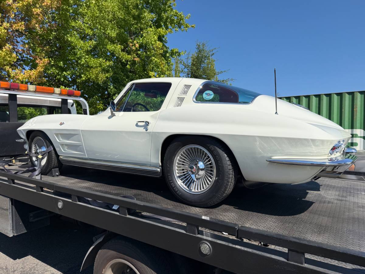 Chevrolet-corvette-coupe-1964-white-8