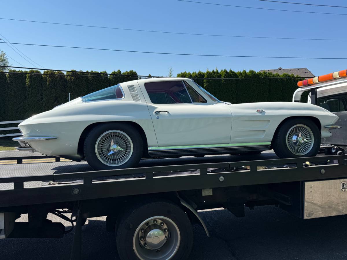 Chevrolet-corvette-coupe-1964-white-9