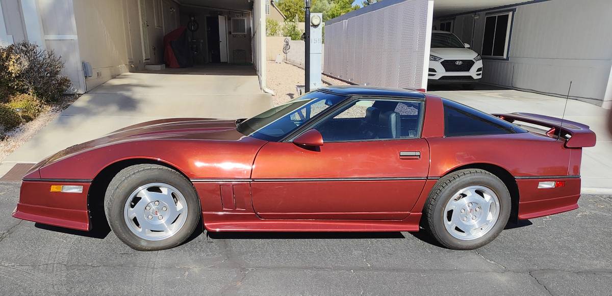 Chevrolet-corvette-coupe-1988-red-17