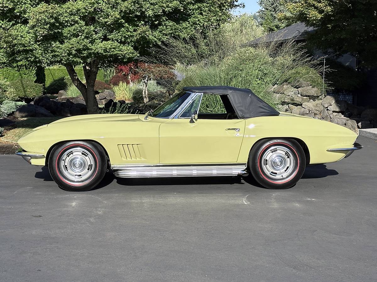 Chevrolet-corvette-l79-convertible-1967-yellow-10