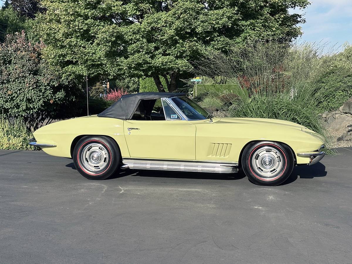 Chevrolet-corvette-l79-convertible-1967-yellow-11