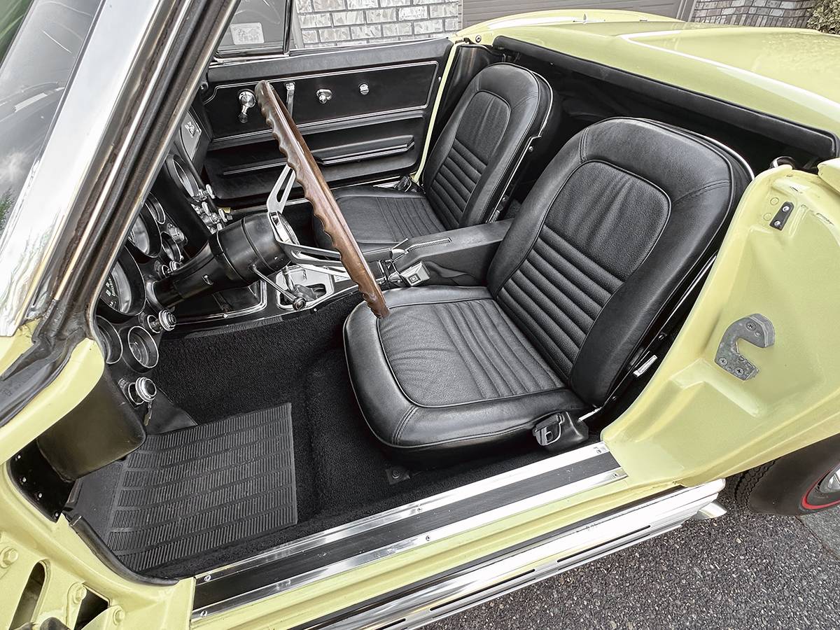 Chevrolet-corvette-l79-convertible-1967-yellow-17