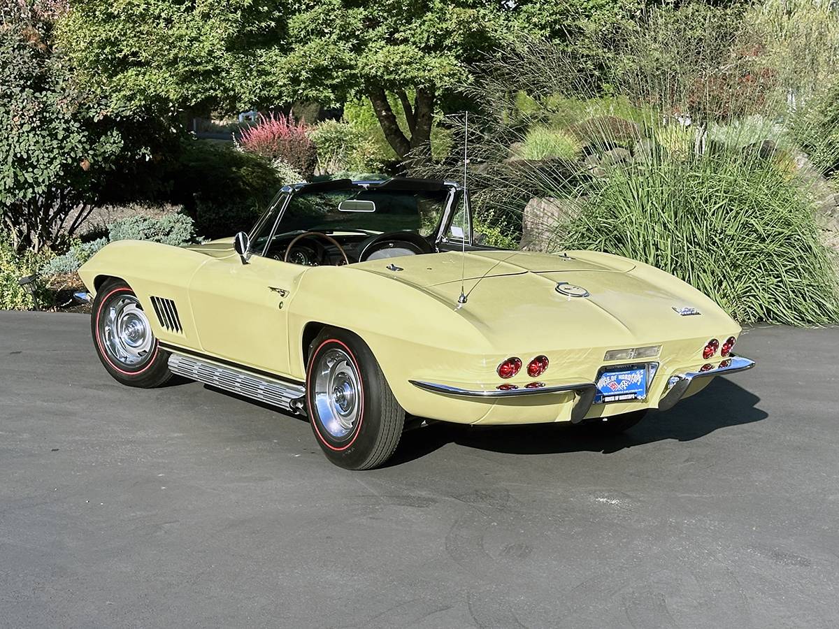 Chevrolet-corvette-l79-convertible-1967-yellow-2