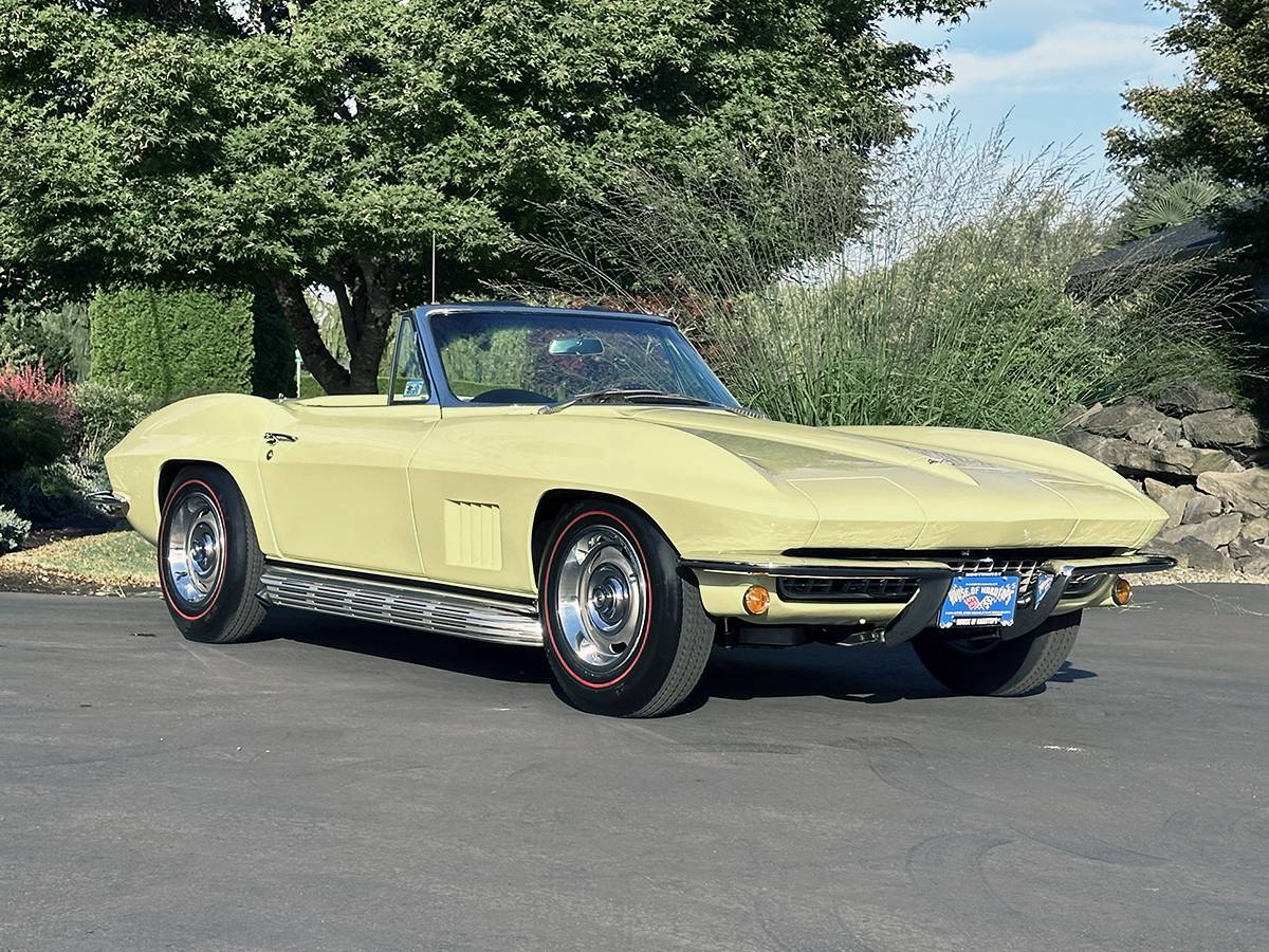 Chevrolet-corvette-l79-convertible-1967-yellow-4