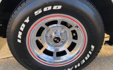 Chevrolet-corvette-pace-car-1978-black-11