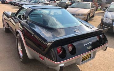 Chevrolet-corvette-pace-car-1978-black-2