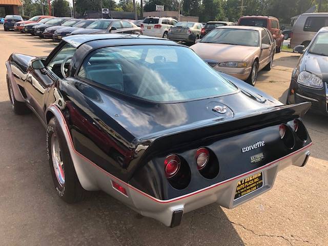 Chevrolet-corvette-pace-car-1978-black-2