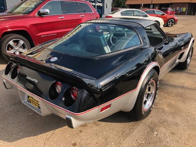 Chevrolet-corvette-pace-car-1978-black-3