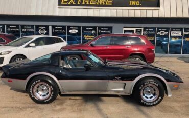Chevrolet-corvette-pace-car-1978-black-4