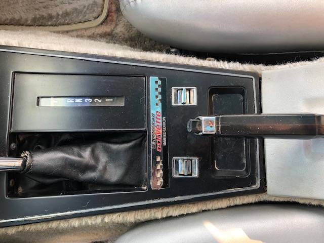 Chevrolet-corvette-pace-car-1978-black-9