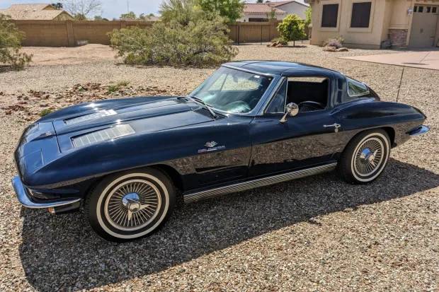 Chevrolet-corvette-stingray-1963-blue
