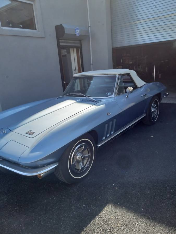 Chevrolet-corvette-stingray-1966-blue-1