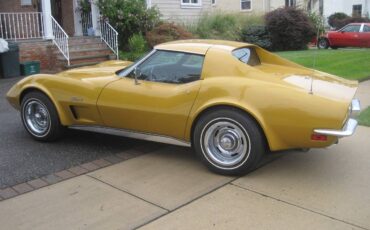 Chevrolet-corvette-stingray-1973-2