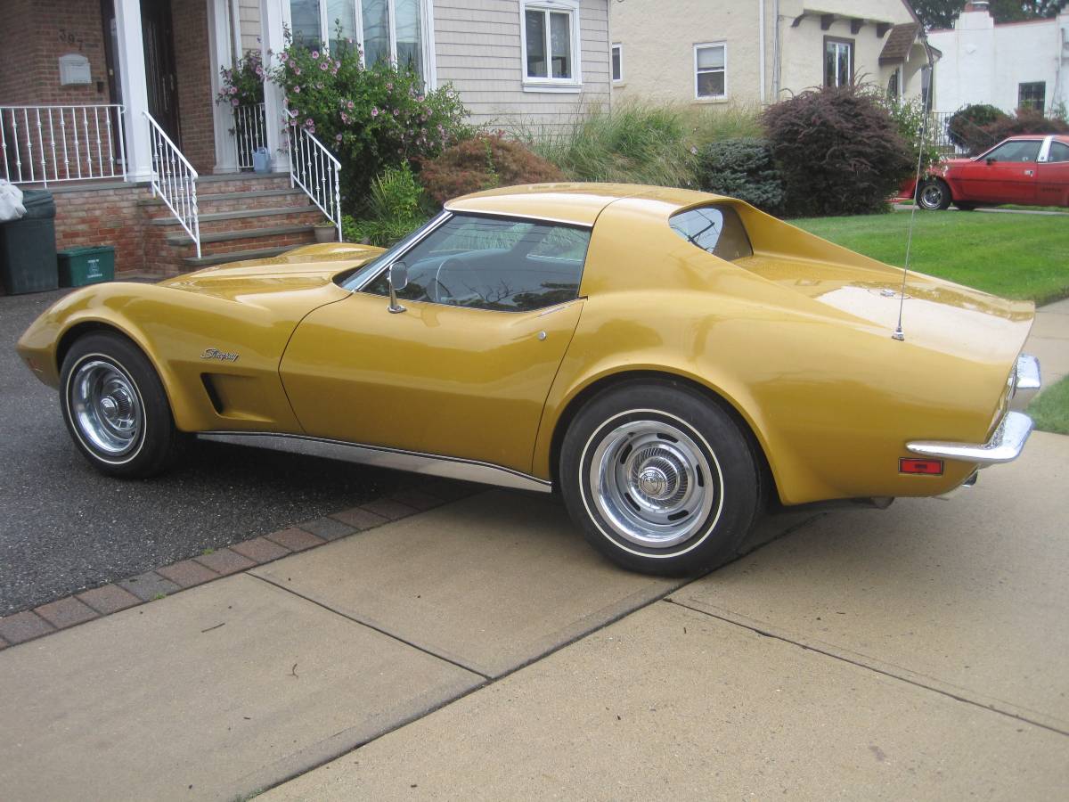 Chevrolet-corvette-stingray-1973-2