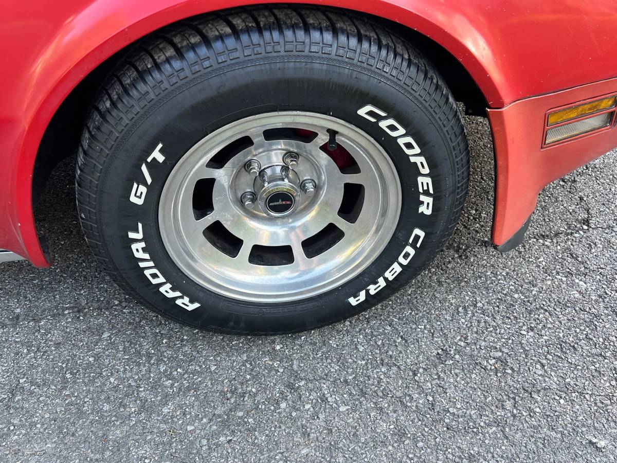 Chevrolet-corvette-stingray-1980-red-10