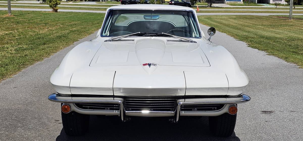Chevrolet-corvette-stingray-coupe-1964-white-1