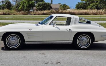 Chevrolet-corvette-stingray-coupe-1964-white-10