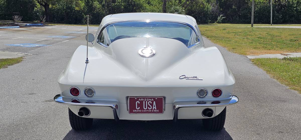 Chevrolet-corvette-stingray-coupe-1964-white-12