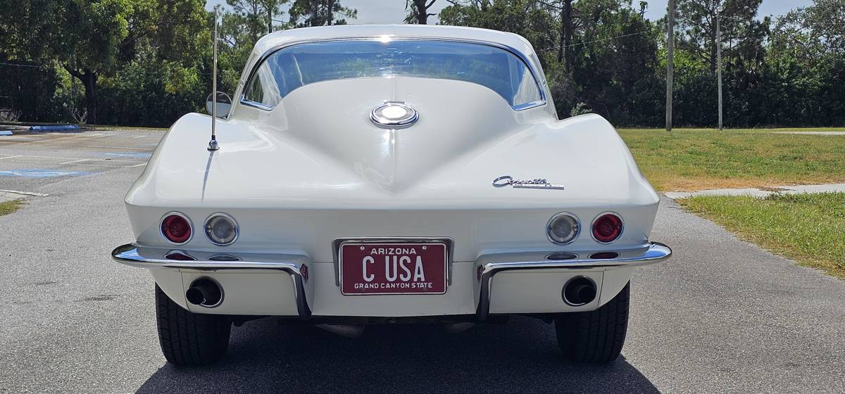 Chevrolet-corvette-stingray-coupe-1964-white-13