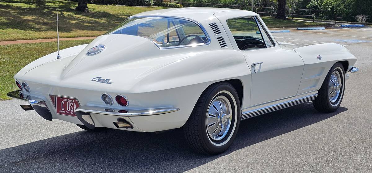 Chevrolet-corvette-stingray-coupe-1964-white-15