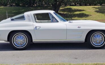 Chevrolet-corvette-stingray-coupe-1964-white-16