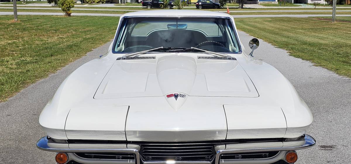 Chevrolet-corvette-stingray-coupe-1964-white-2