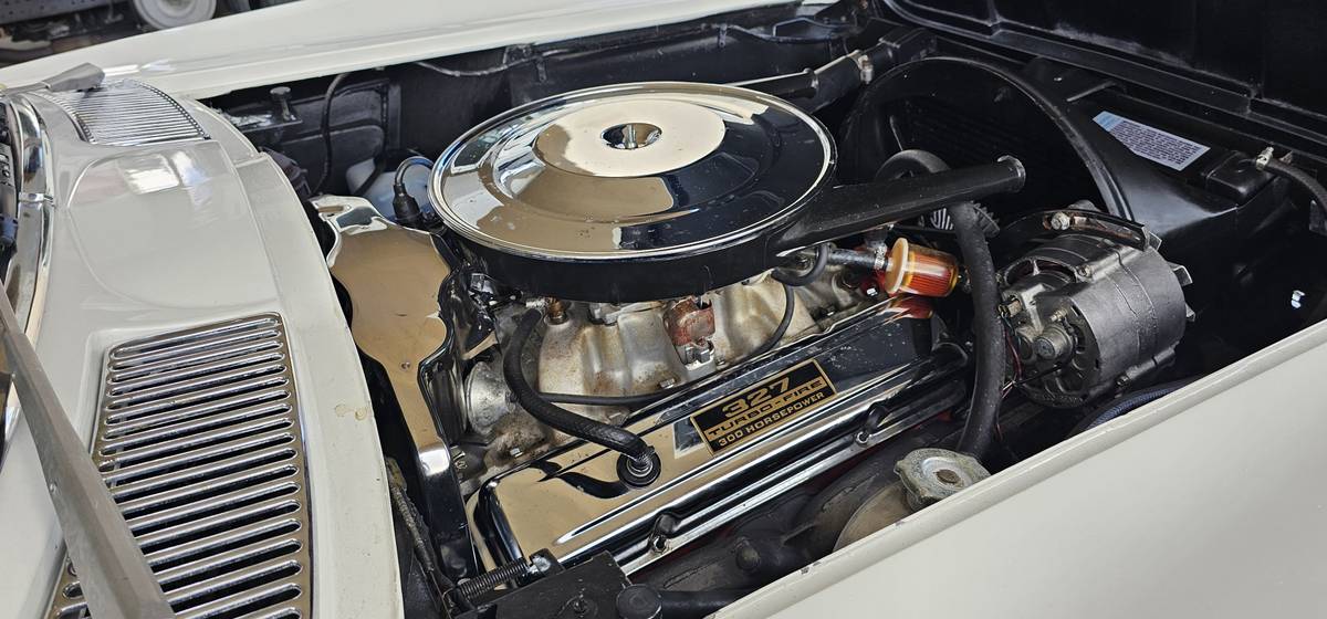 Chevrolet-corvette-stingray-coupe-1964-white-4