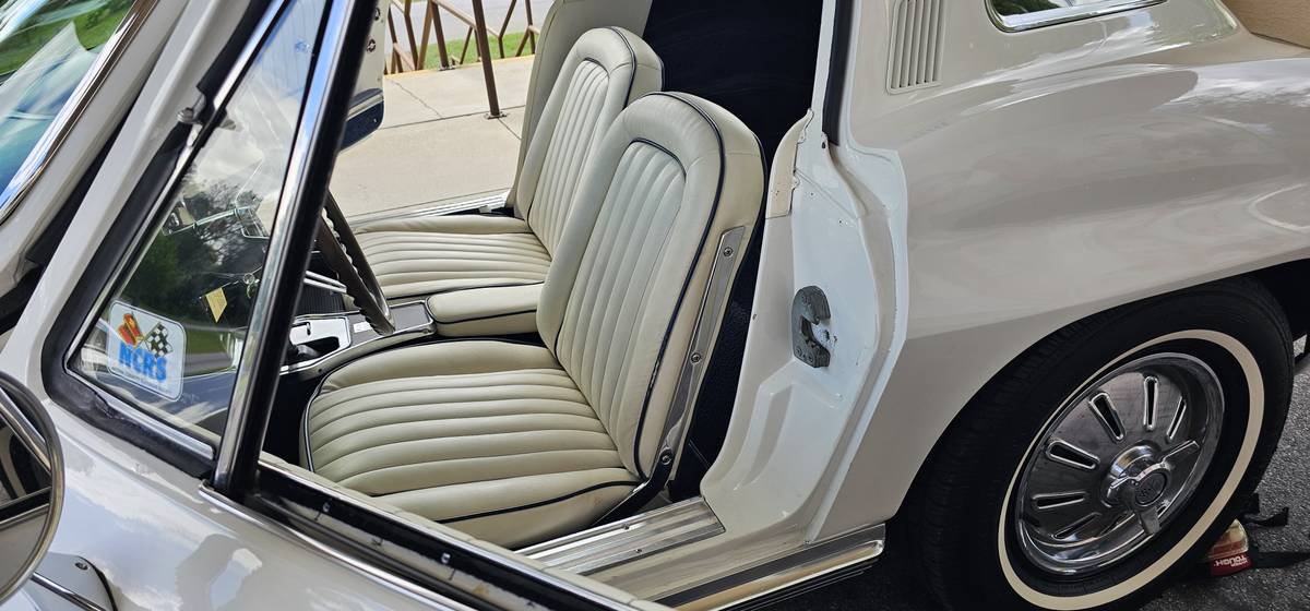 Chevrolet-corvette-stingray-coupe-1964-white-7