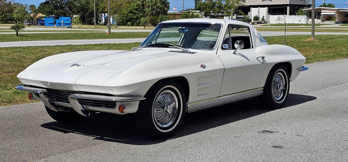 Chevrolet-corvette-stingray-coupe-1964-white-9